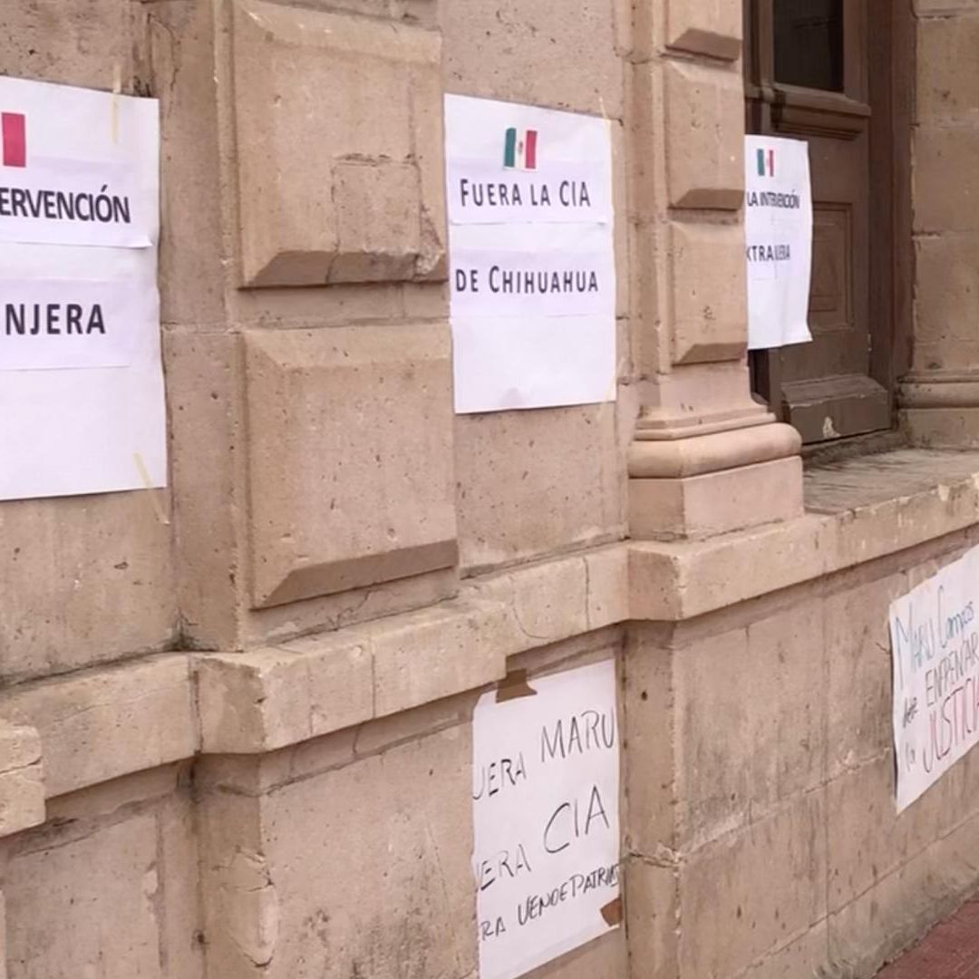 Dejan Cartulinas en Palacio de Gobierno